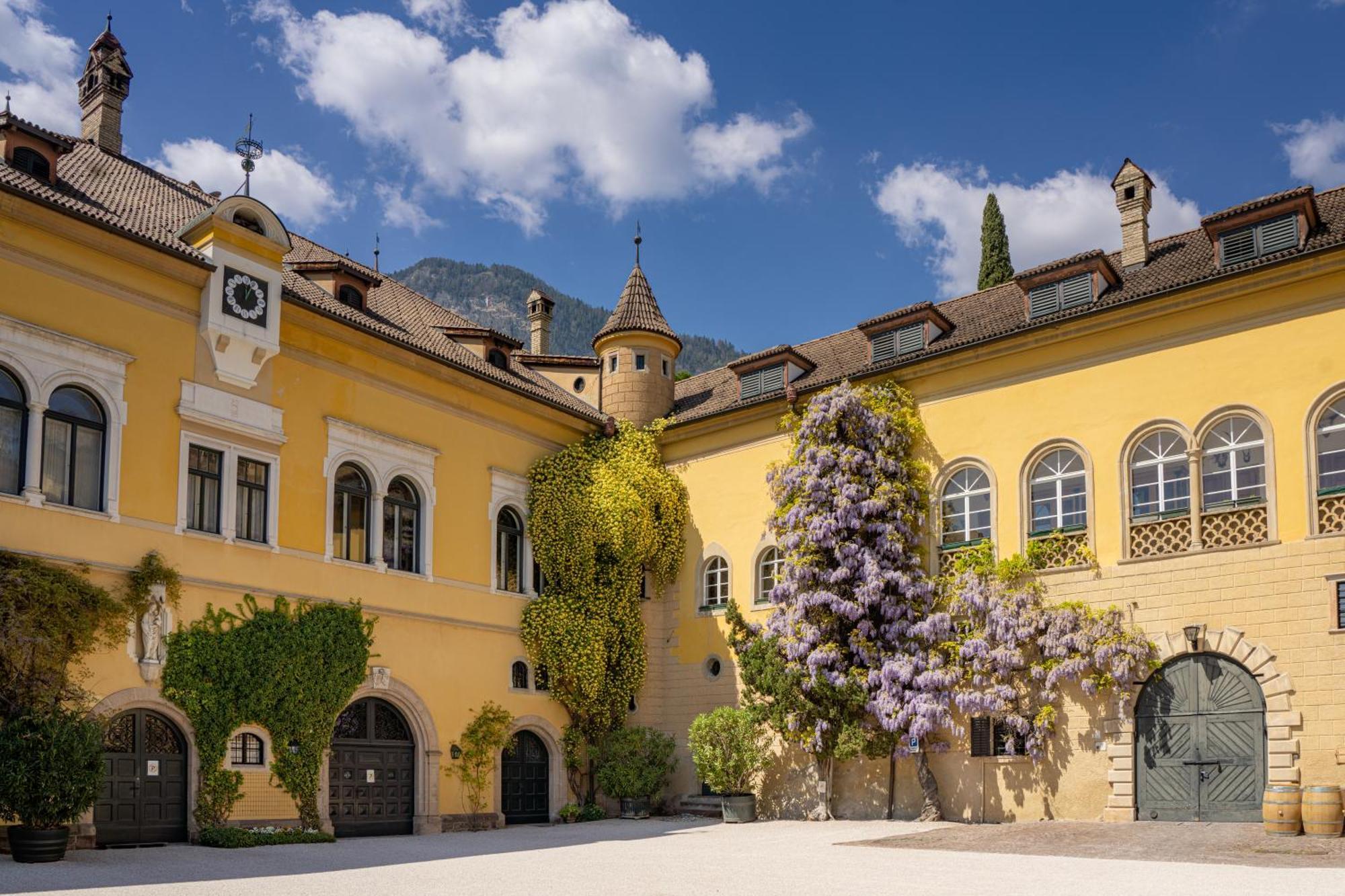 Castel Sallegg Suites Adults Only Caldaro Bagian luar foto